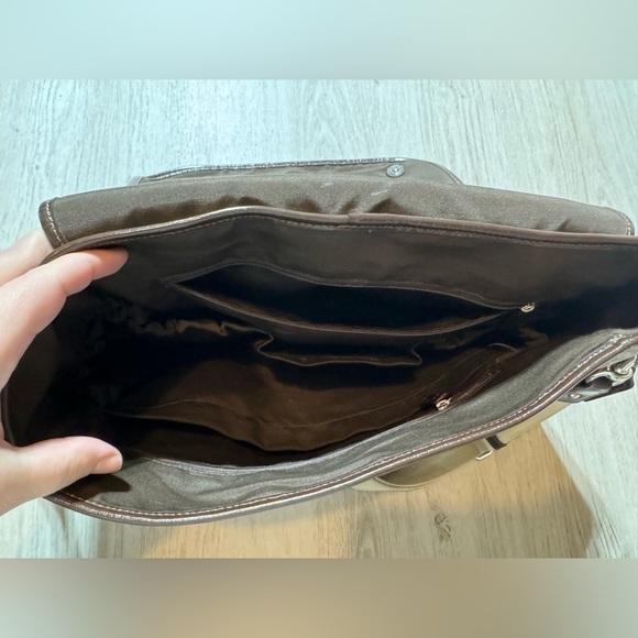 COACH • Signature Canvas Baby Messenger Bag F18373 - Picture 6 of 10